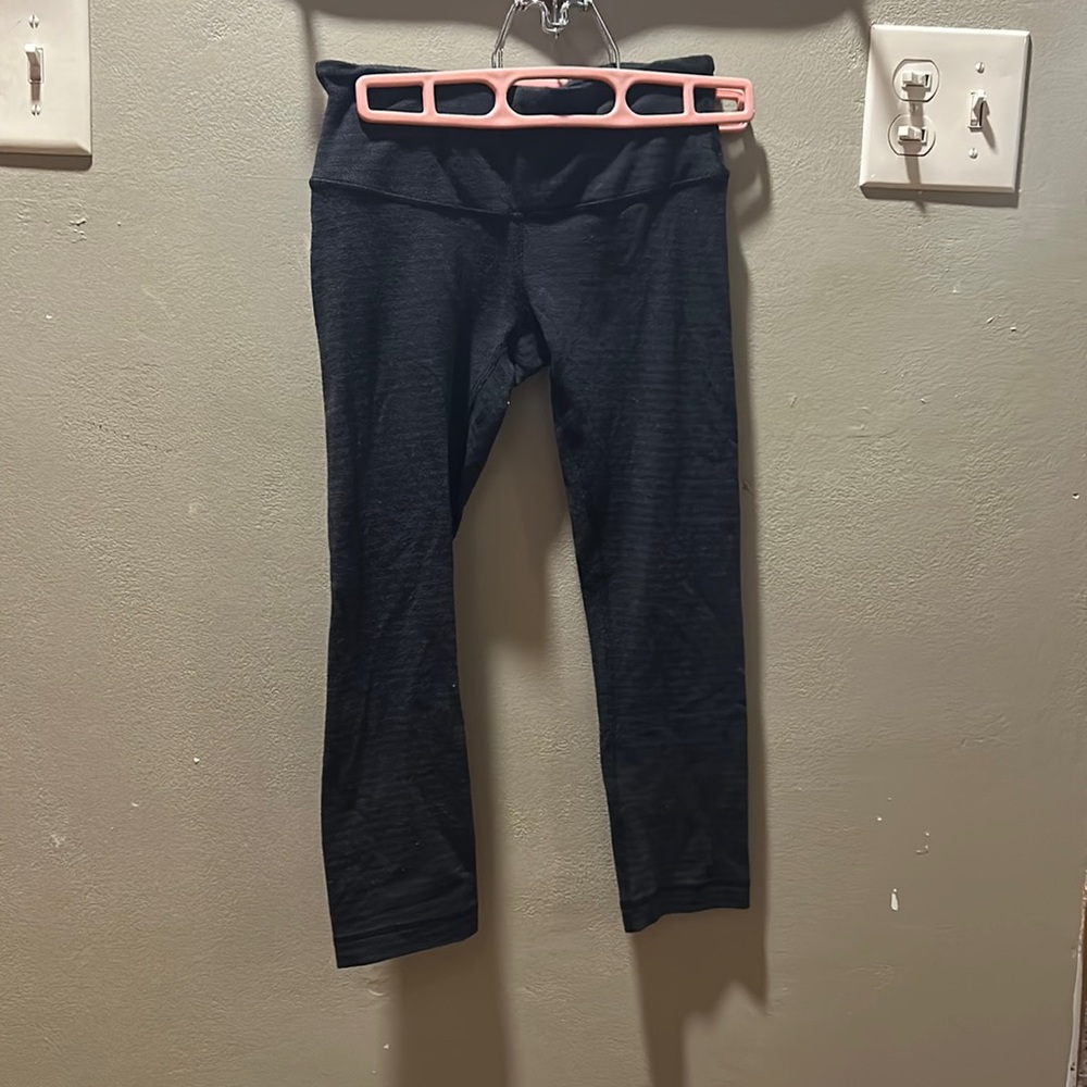 Women’s lululemon capris size 4